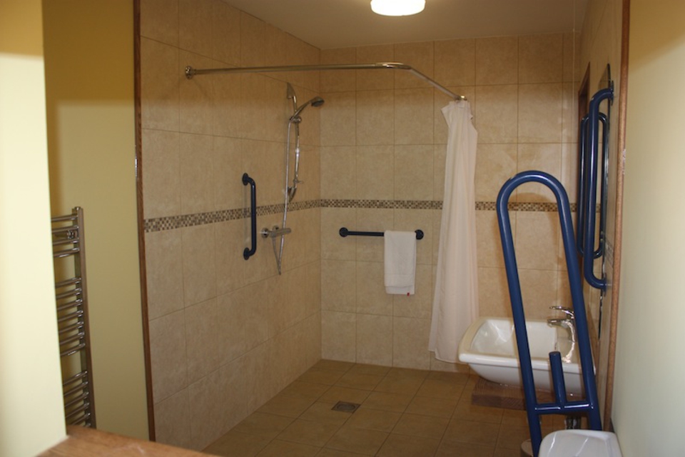The wheelchair accessible wet room in The Tack Room